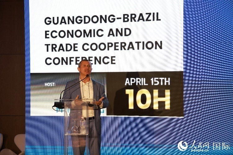 巴西里約州能源和海洋經(jīng)濟(jì)部國(guó)務(wù)秘書(shū)費(fèi)利佩·佩肖托在推介會(huì)上致辭。人民網(wǎng)記者 陳海琪攝