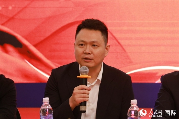 中國(guó)駐里約熱內(nèi)盧總領(lǐng)館副總領(lǐng)事王尉育在座談會(huì)上致辭。人民網(wǎng)記者 陳海琪攝