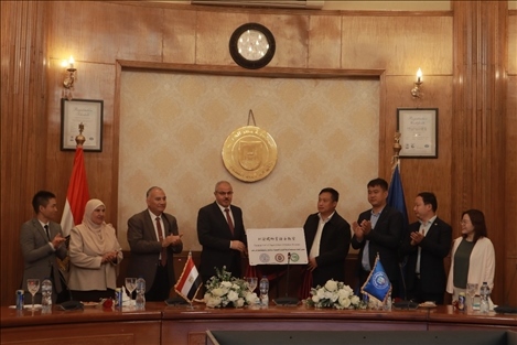 蘇伊士運河大學語音教室正式揭牌。蘇伊士運河大學孔子學院供圖