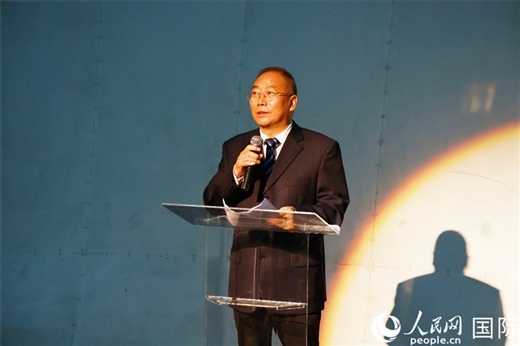 四川省文化和旅游廳副廳長(zhǎng)王成平在活動(dòng)現(xiàn)場(chǎng)進(jìn)行旅游推介。人民網(wǎng)記者 陳海琪攝