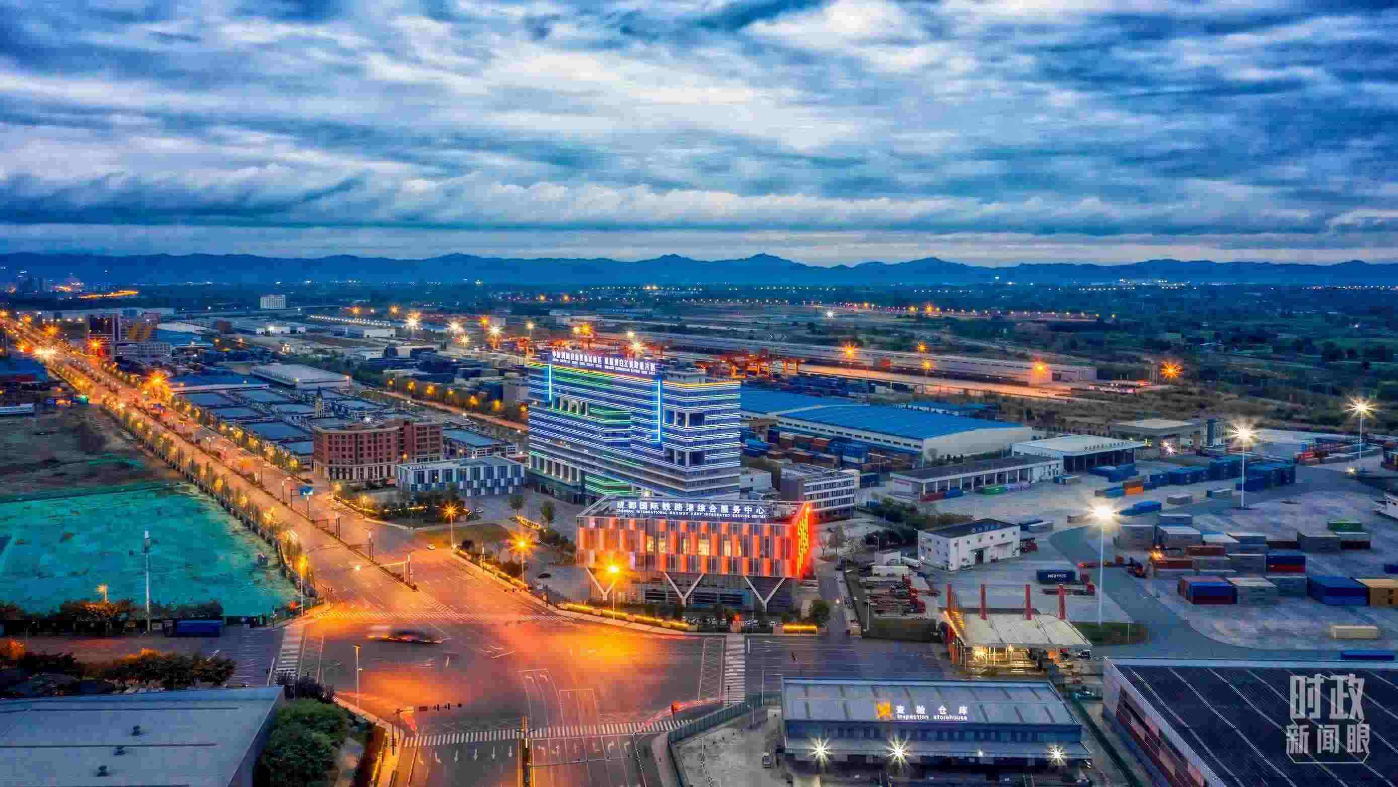 △成都國(guó)際鐵路港內(nèi)陸港口。（圖/視覺中國(guó)）