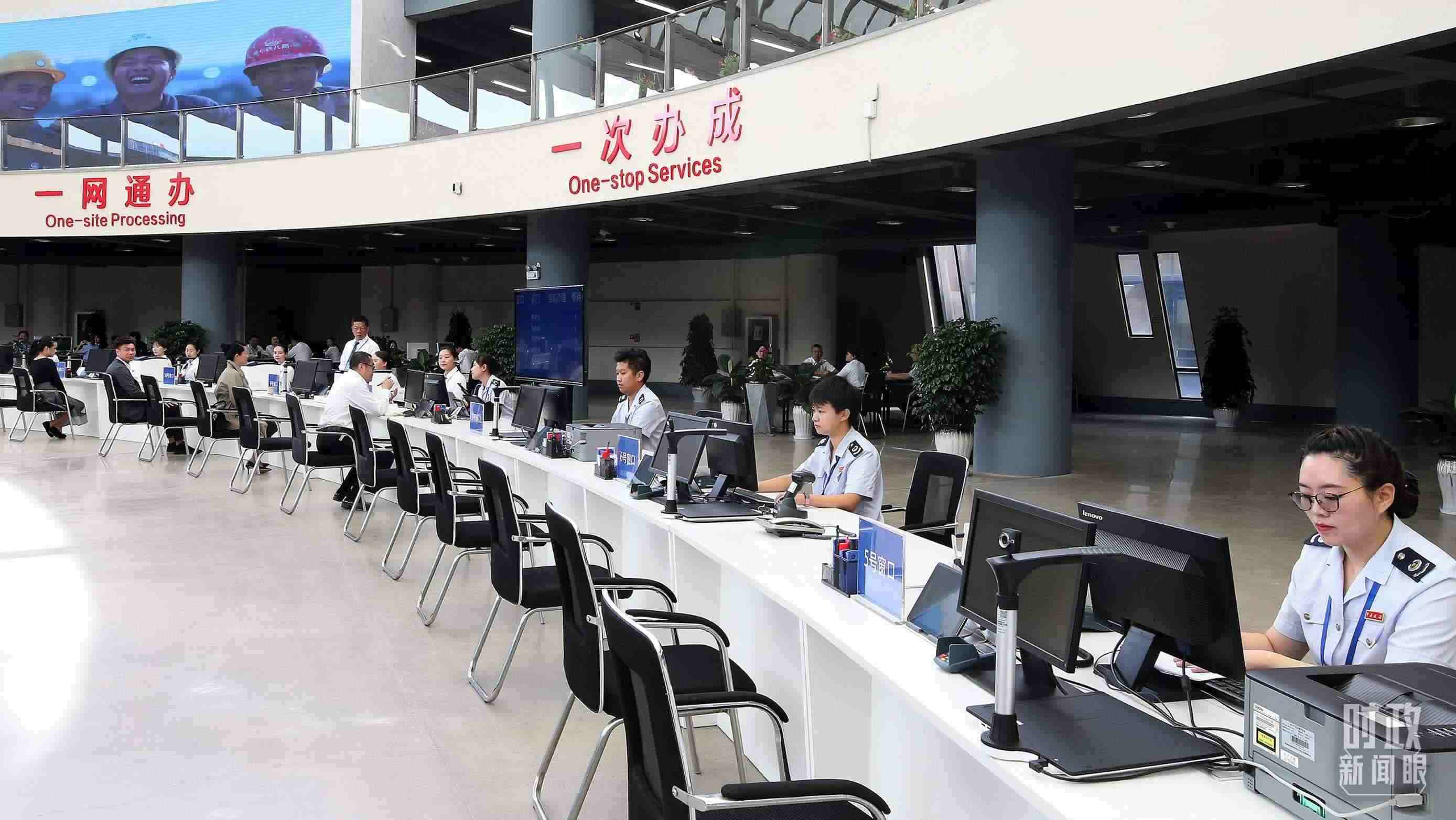 △中國(guó)（云南）自由貿(mào)易試驗(yàn)區(qū)昆明片區(qū)綜合服務(wù)中心。（圖/視覺中國(guó)）