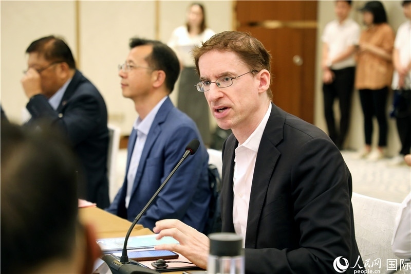 德國駐廣州總領(lǐng)事魯彥在產(chǎn)業(yè)對接會上發(fā)言。人民網(wǎng)記者趙益普攝