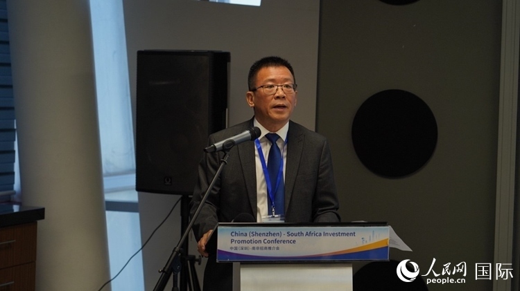 南非中國經(jīng)貿(mào)協(xié)會會長、中國銀行約翰內(nèi)斯堡分行行長張朝陽致辭。人民網(wǎng) 劉暢攝