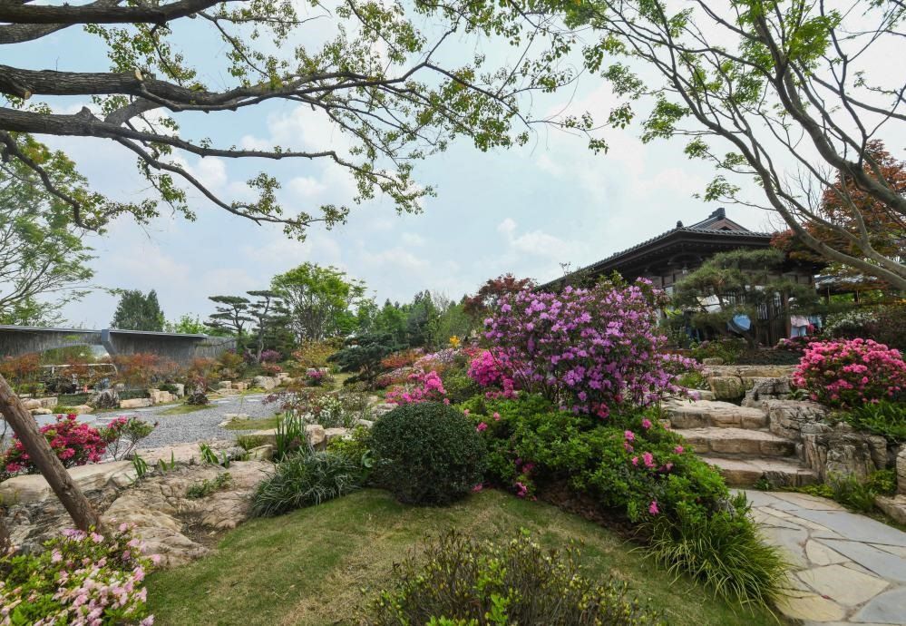 這是2024年4月12日拍攝的成都世園會(huì)主會(huì)場(chǎng)寧波園。新華社記者 王曦 攝