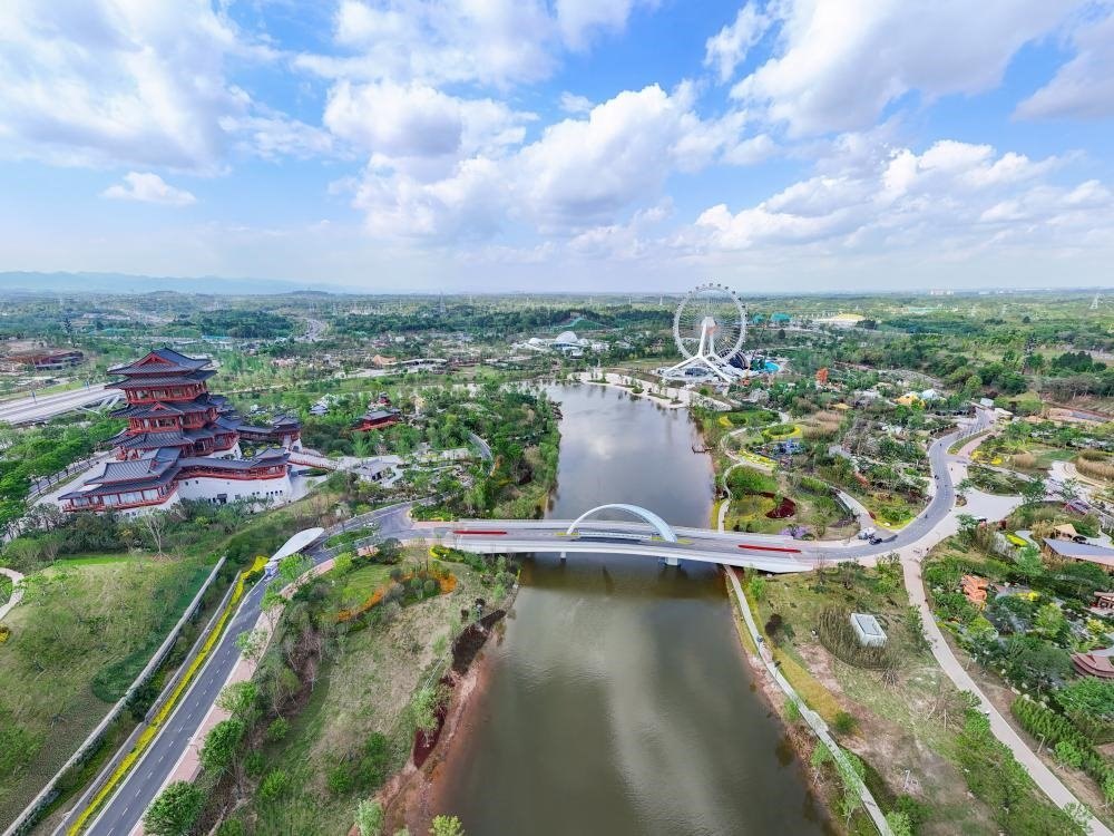 這是2024年4月22日拍攝的成都世園會(huì)主會(huì)場(chǎng)（無(wú)人機(jī)照片）。新華社記者 王曦 攝