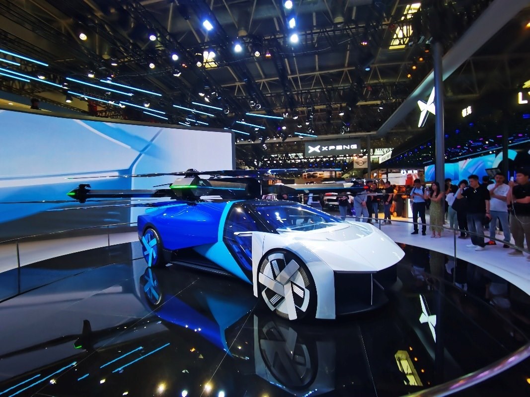 陸空一體式飛行汽車。人民網記者栗翹楚攝