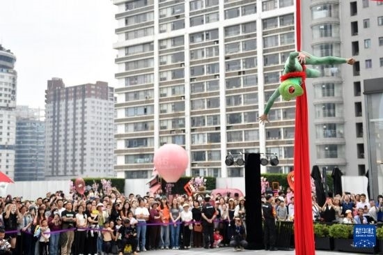 5月7日，演員在長(zhǎng)沙國(guó)金中心表演木偶劇。新華社記者 陳振海 攝