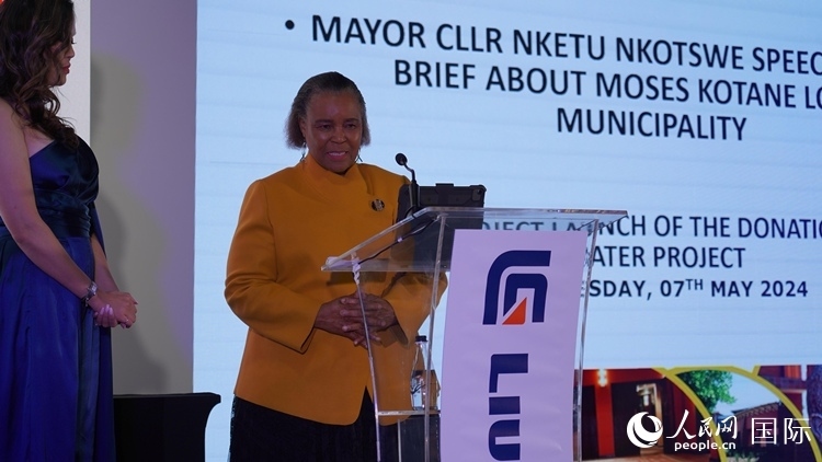 摩西科塔恩市市長恩克圖·恩科茨韋致辭。人民網(wǎng) 張茜攝