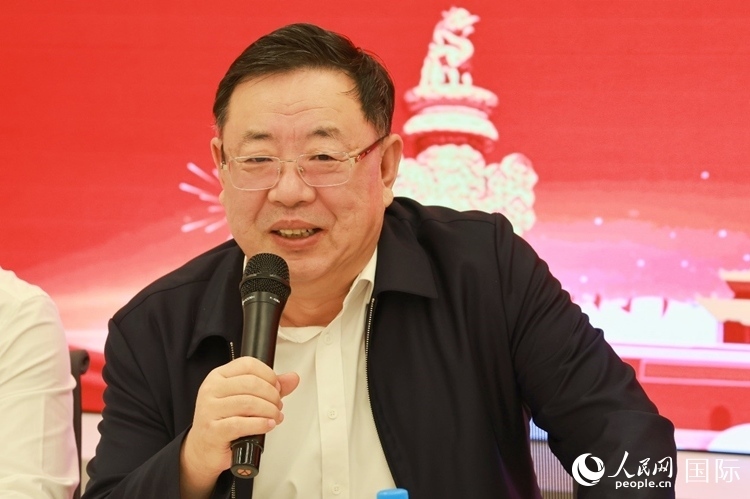 山東省泰安市委書記、市人大常委會(huì)主任楊洪濤在座談會(huì)上致辭。人民網(wǎng)記者 陳海琪攝