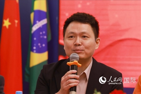 中國駐里約熱內(nèi)盧總領(lǐng)館副總領(lǐng)事王尉育在座談會上致辭。人民網(wǎng)記者 陳海琪攝