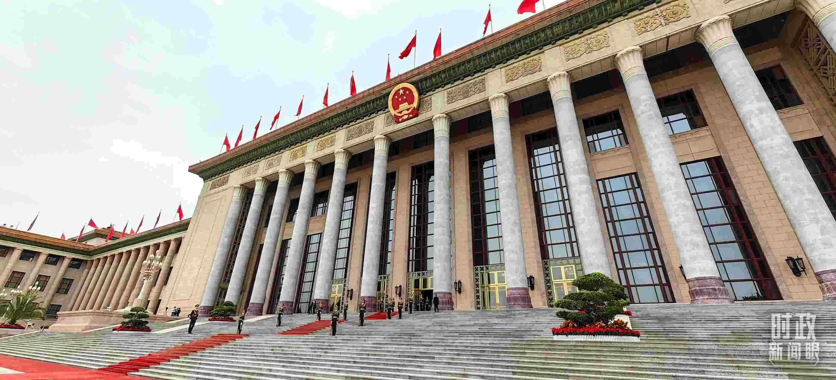 △人民大會堂東門外廣場。（總臺央視記者段德文拍攝）