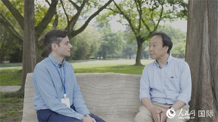 三星堆博物館館長(zhǎng)雷雨接受人民網(wǎng)采訪。人民網(wǎng)記者 張榮攝