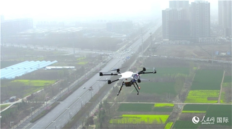 無人機(jī)。人民網(wǎng)記者 劉寧攝