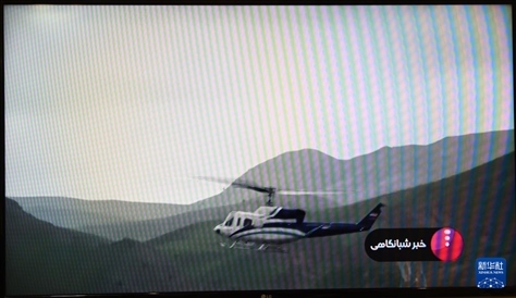 據(jù)伊朗邁赫爾通訊社5月20日?qǐng)?bào)道，伊朗總統(tǒng)萊希在直升機(jī)事故中遇難。這是5月19日拍攝的伊朗國家電視臺(tái)播放的萊希乘坐的直升機(jī)在空中飛行的畫面。 新華社記者 沙達(dá)提 攝