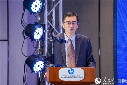 曼谷中國文化中心兼中國駐曼谷旅游辦事處主任闕小華發(fā)表演講。（普拉維攝）