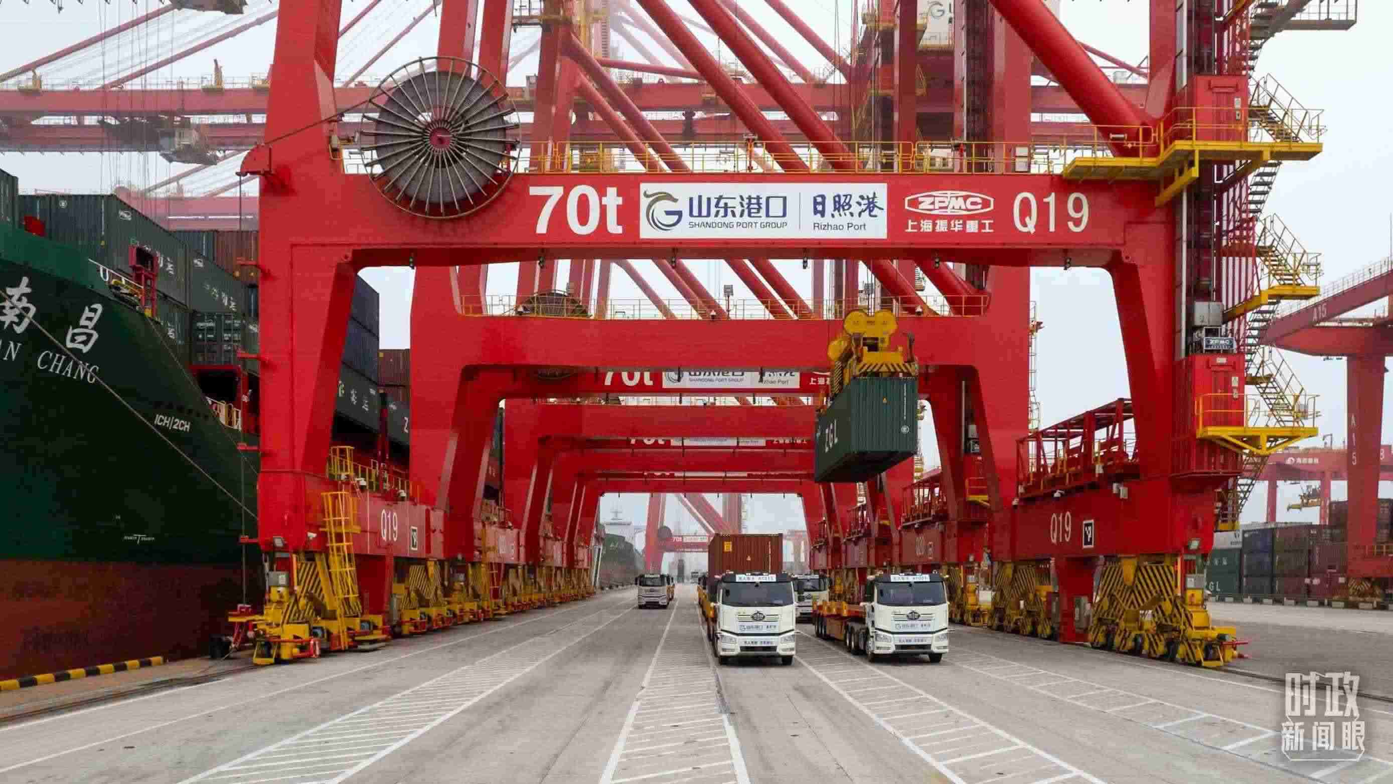 山東日照港。（總臺(tái)國(guó)廣記者李晉拍攝）