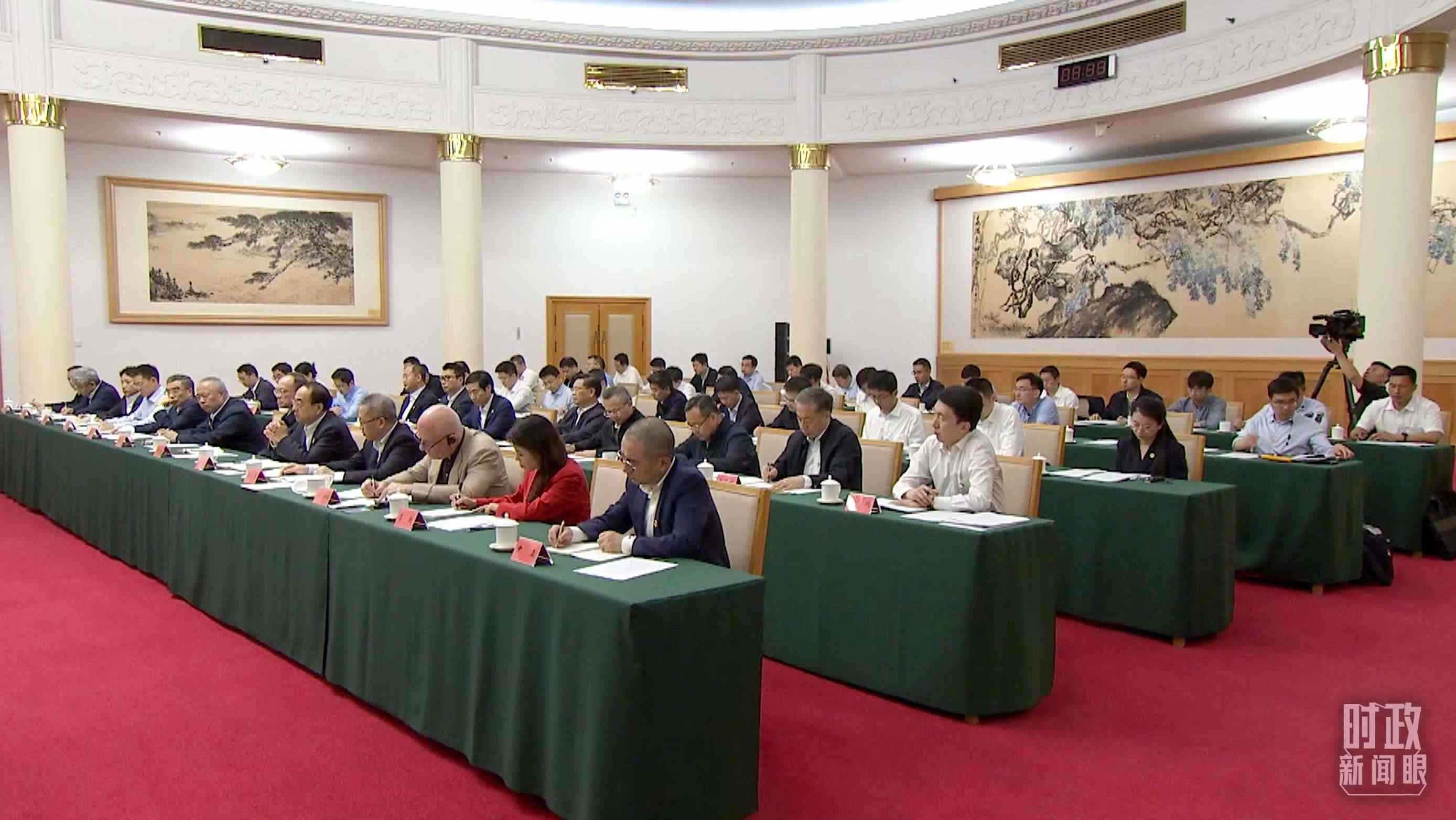 企業(yè)和專家座談會(huì)現(xiàn)場(chǎng)。