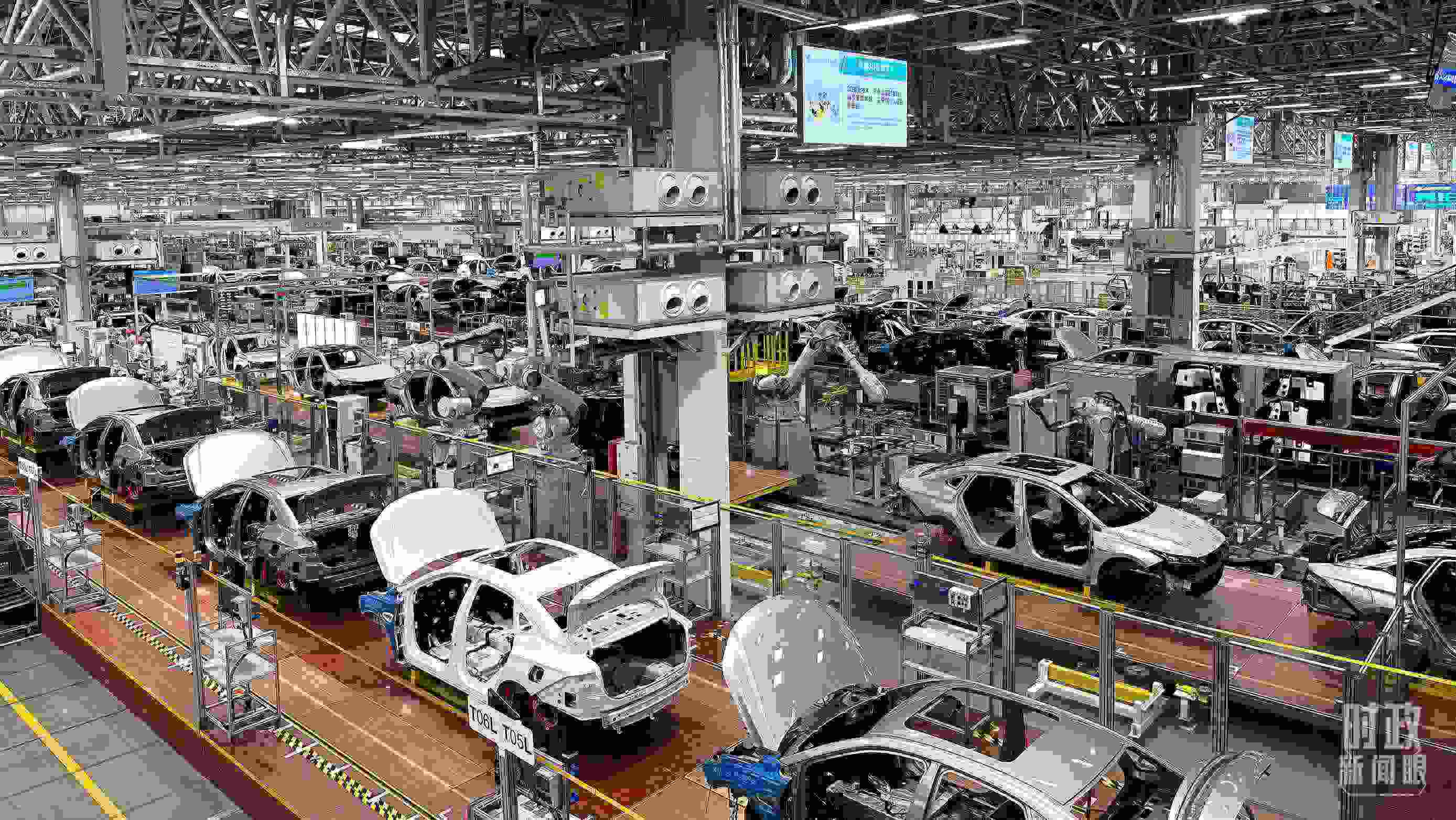 廣州廣汽埃安總裝車間智能生產(chǎn)線。2023年4月，習(xí)近平曾到這里考察。（總臺(tái)央視記者趙化拍攝）