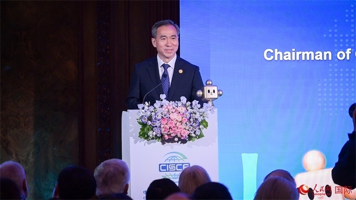 中國(guó)國(guó)際貿(mào)易促進(jìn)委員會(huì)會(huì)長(zhǎng)任鴻斌致辭。人民網(wǎng) 郭錦標(biāo)攝