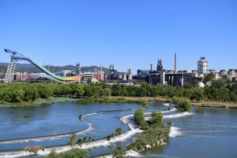 在北京首鋼園附近拍攝的永定河（2022年10月4日攝）。新華社記者 張晨霖 攝