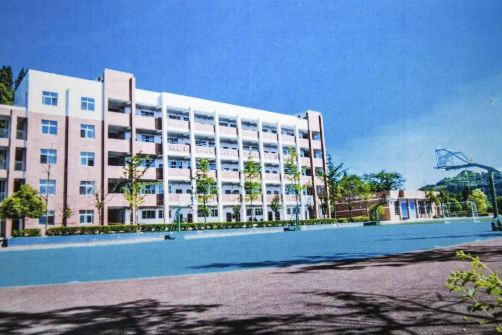 建成之初的之江小學(xué)教學(xué)樓（資料照片翻拍）。