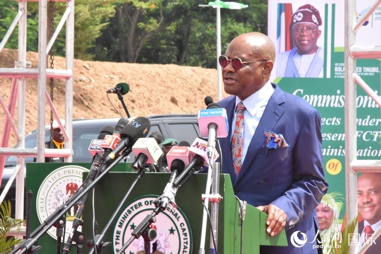 尼日利亞阿布賈首都地區(qū)部部長威克致辭。人民網(wǎng)記者 姜宣攝