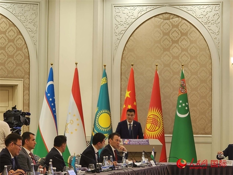 中國(guó)駐烏茲別克斯坦大使于駿致辭。人民網(wǎng)記者 李強(qiáng)攝