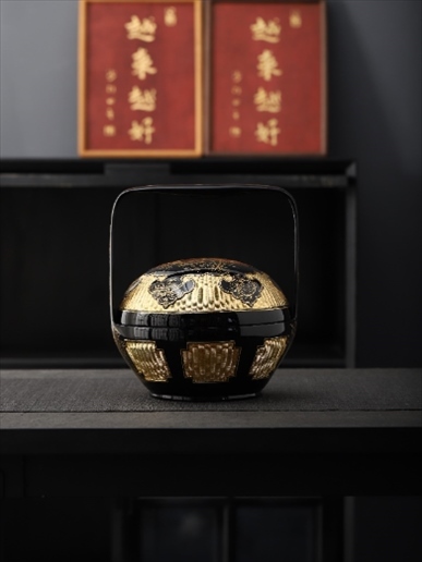 永春漆籃作品《籃犀》。中國(guó)美術(shù)館供圖