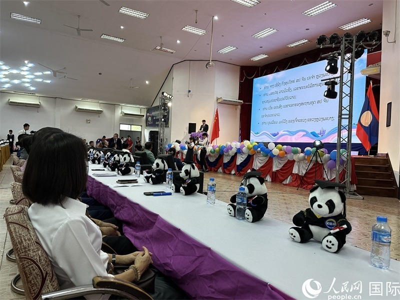 圖片：中老嘉賓在第二十三屆漢語橋世界大學(xué)生中文比賽老撾賽區(qū)決賽上致辭。孫廣勇攝