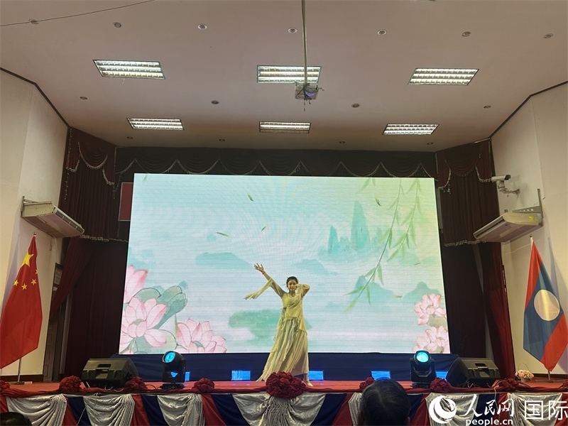 圖片：老撾選手參加第二十三屆漢語橋世界大學(xué)生中文比賽老撾賽區(qū)決賽。孫廣勇攝