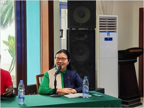 中國駐拉各斯總領(lǐng)館嚴宇清在與“拉各斯論壇之青年對話”開放日活動上致辭 駐拉各斯總領(lǐng)館供圖