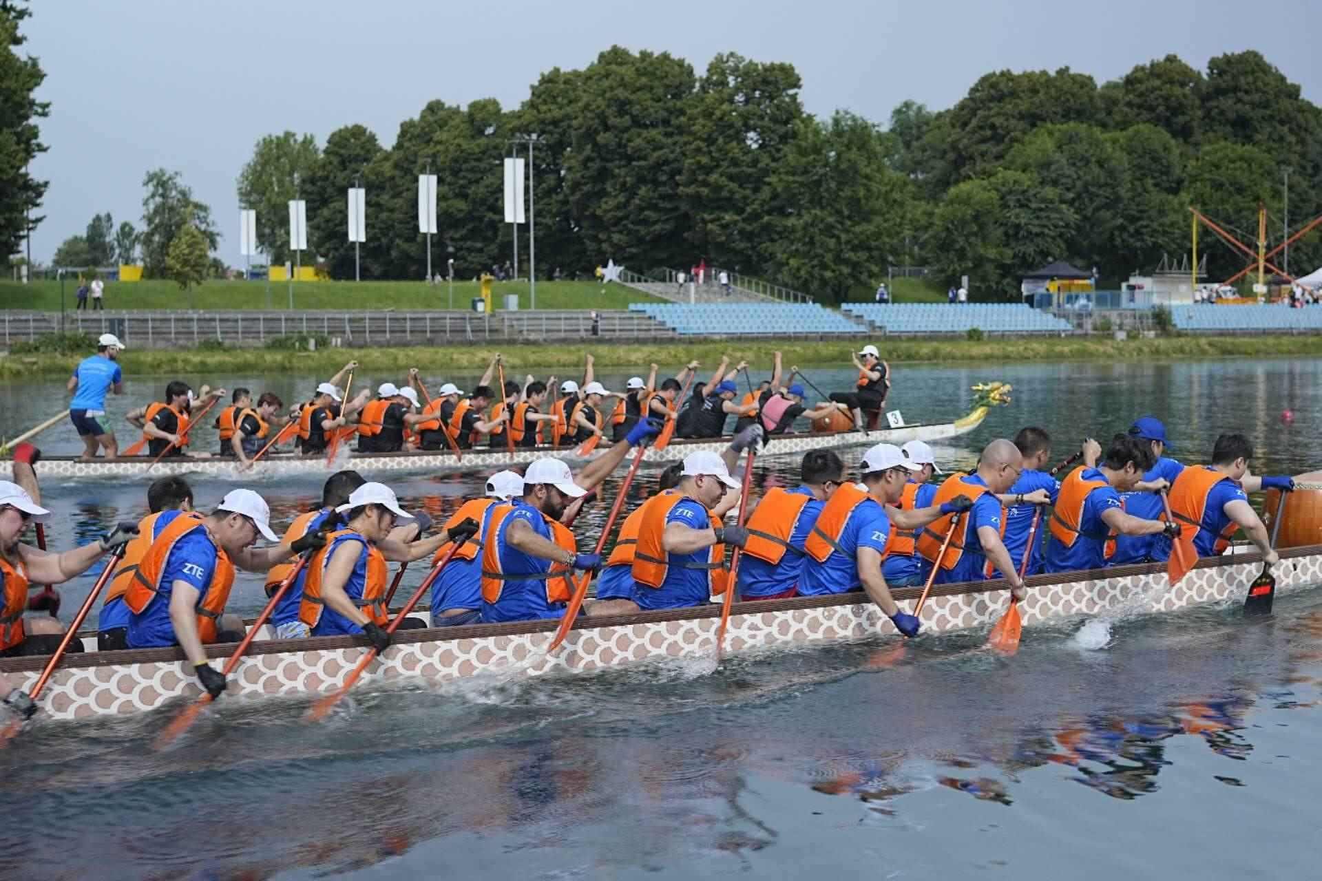 爭渡、爭渡，選手們你爭我奪，奮勇爭先。主辦方供圖