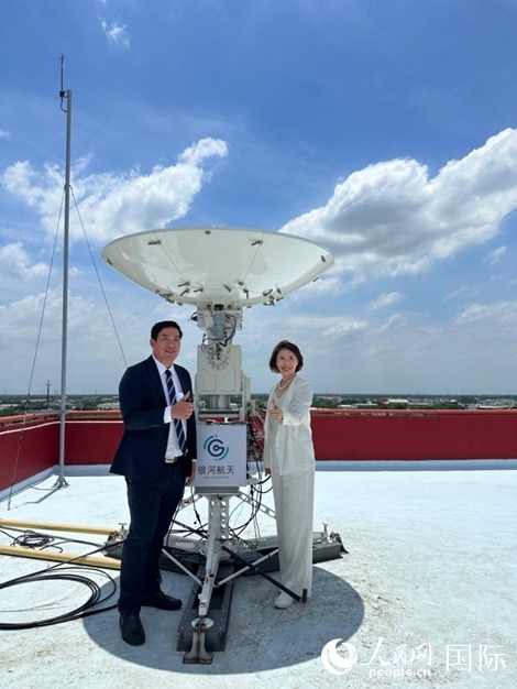 中泰兩國校企合作共贏。左為馬漢科理工大學(xué)校長帕納威·普卡亞多，右為銀河航天聯(lián)合創(chuàng)始人劉暢。人民網(wǎng)記者 簡承淵攝