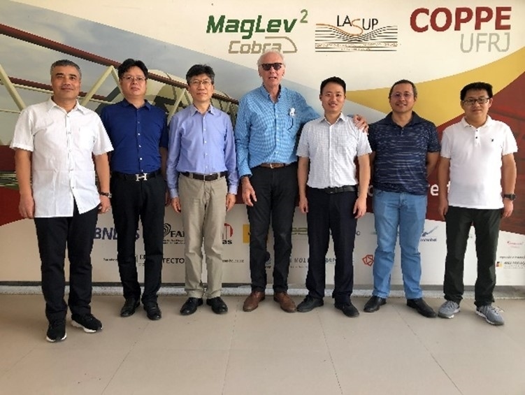 實驗室建設團隊主要負責人與巴西里約熱內盧聯邦大學交流。西南交通大學供圖