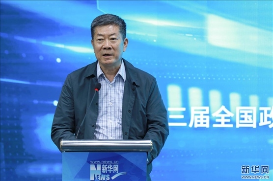 中國(guó)版權(quán)協(xié)會(huì)理事長(zhǎng)、第十三屆全國(guó)政協(xié)文化文史和學(xué)習(xí)委員會(huì)副主任、新聞出版總署原副署長(zhǎng)、國(guó)家版權(quán)局原副局長(zhǎng)閻曉宏現(xiàn)場(chǎng)致辭