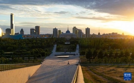 這是7月2日拍攝的哈薩克斯坦首都阿斯塔納的天際線。新華社記者 白雪騏 攝