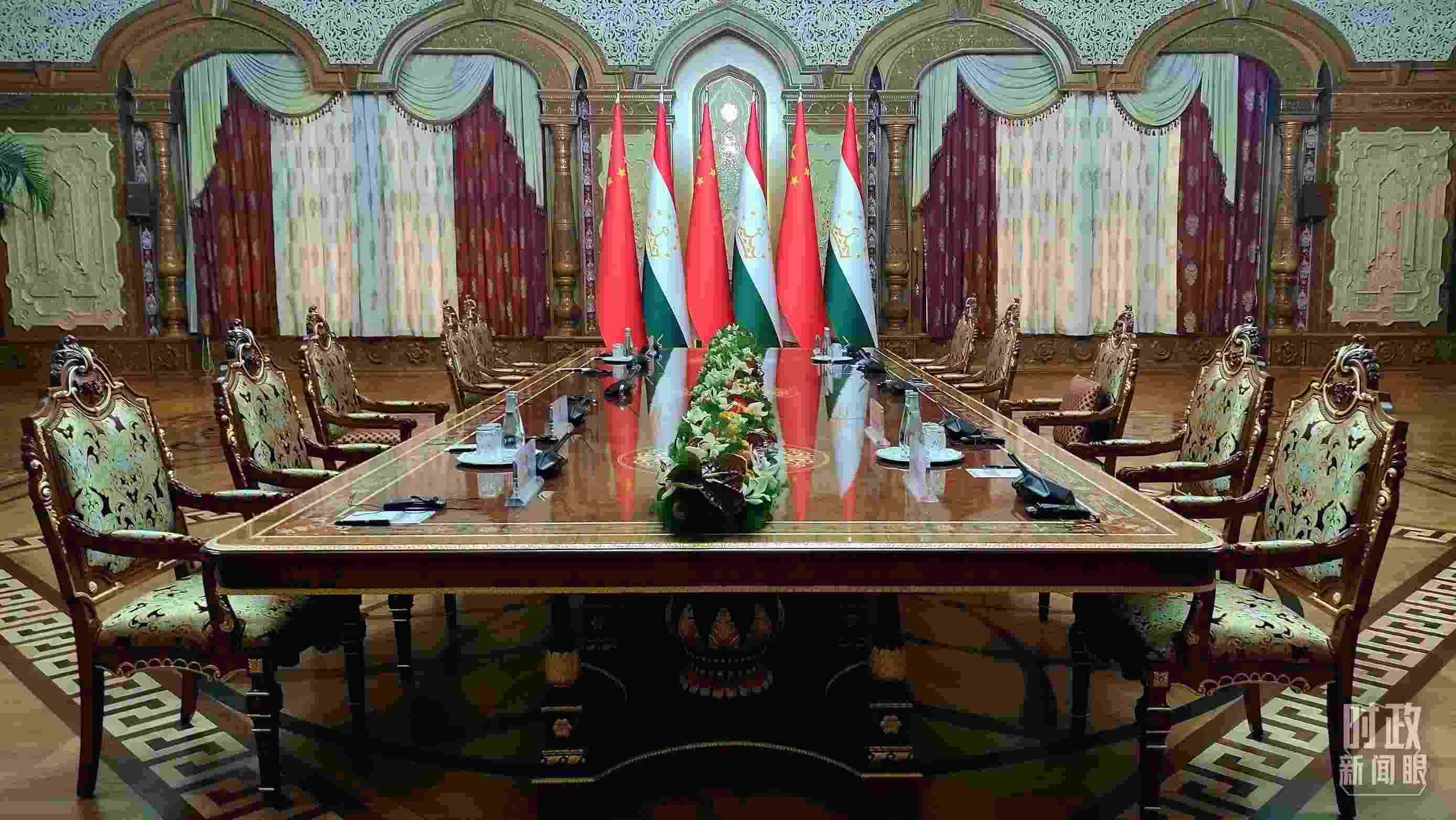 △中塔元首小范圍會談開始前。（總臺央視記者薛冠南拍攝）