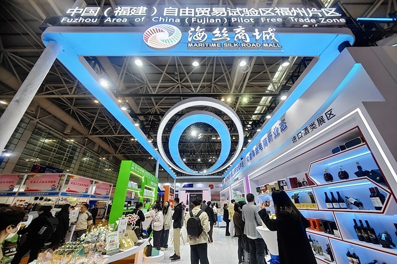 2024年3月18日，第四屆中國跨境電商交易會(huì)在福建福州開幕。展會(huì)聚焦“鏈接跨境全流域 共建電商新生態(tài)”，集聚全國80余個(gè)外貿(mào)產(chǎn)業(yè)帶的上千家供應(yīng)鏈企業(yè)。