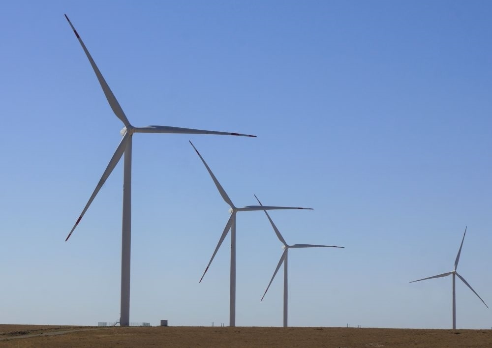 這是中哈合作的哈薩克斯坦札納塔斯100兆瓦風(fēng)電項(xiàng)目（2022年9月13日攝）。新華社發(fā)（德米特里·瓦西連科 攝）