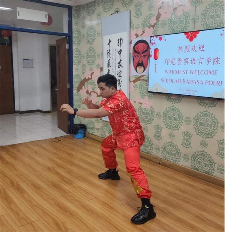 警察學(xué)員表演武術(shù)?；顒?dòng)主辦方供圖