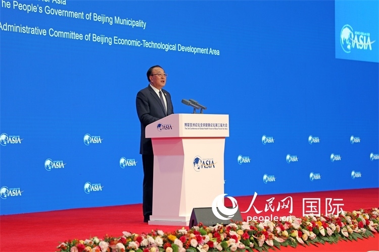 博鰲亞洲論壇秘書長(zhǎng)張軍在開幕式上致辭。人民網(wǎng)記者趙益普攝