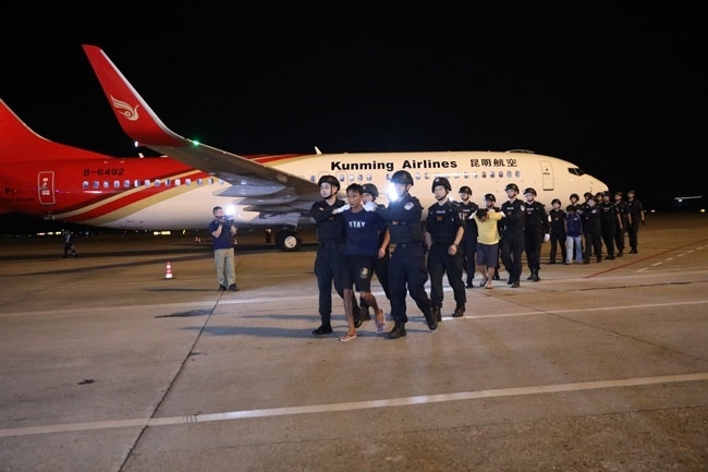 押解現(xiàn)場(chǎng)。公安部供圖