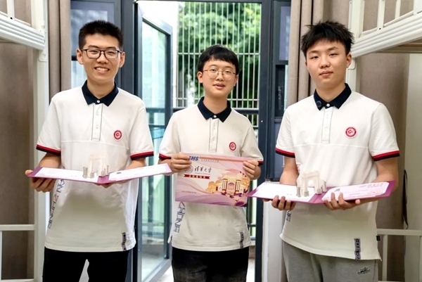 王子源（左）、母翰堯（中）、郭洋君（右）。清華大學(xué)供圖