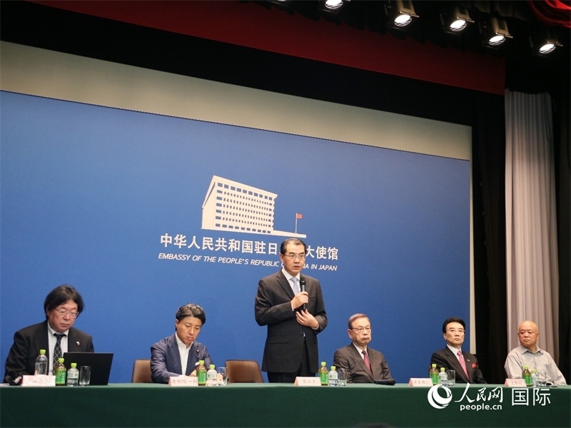 中國駐日本大使吳江浩（左三）致辭。人民網(wǎng) 許可攝