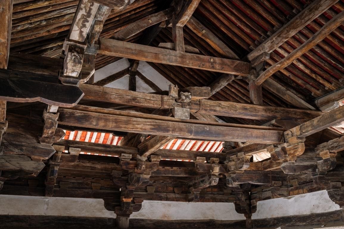 崇明寺特殊的木質(zhì)“斷梁”結(jié)構(gòu)。蘇唐詩(shī)攝