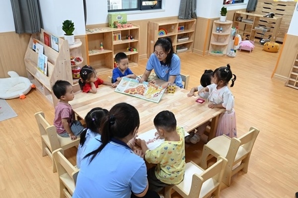 鄭州市金水區(qū)杜嶺街道工會專門開設了低幼兒童托管班。人民網記者王玉興攝