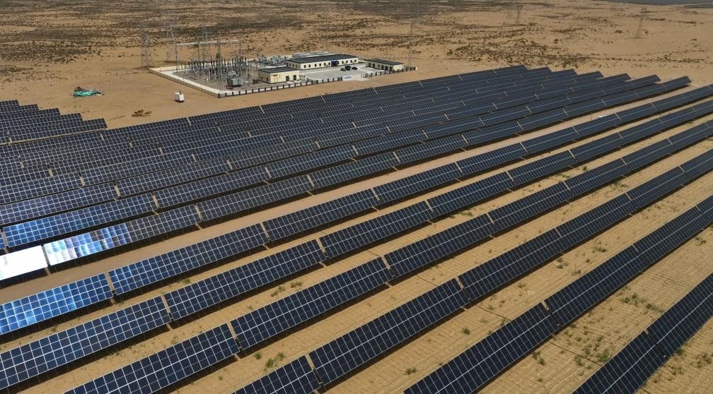 這是2024年5月16日拍攝的內蒙古巴彥淖爾市磴口縣烏蘭布和沙漠光伏基地。新華社記者李云平攝