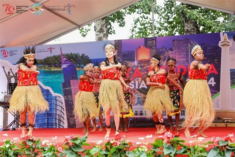 印尼在華留學(xué)生表演民族特色舞蹈。