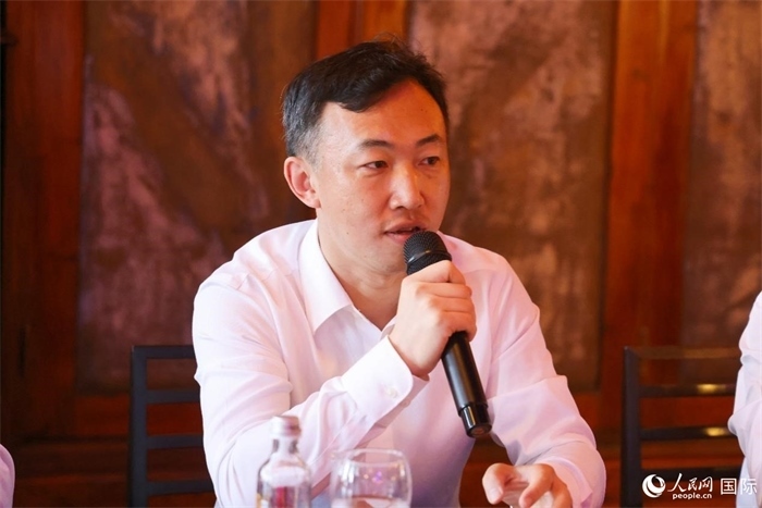 中國駐里約熱內(nèi)盧代總領(lǐng)事王海濤在座談會上致辭。人民網(wǎng)記者 陳海琪攝